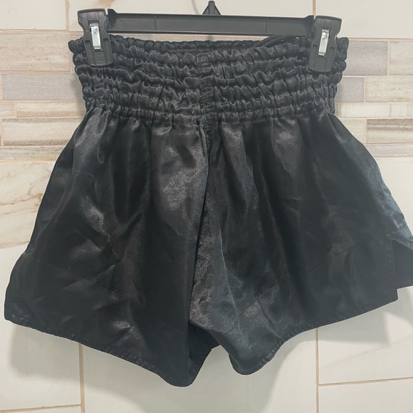 MMA fight boxing shows Venum Classic Muay Thai Short - Black/White mens size M - Picture 8 of 8